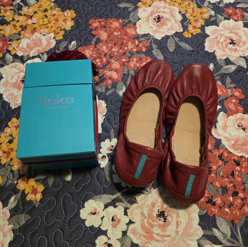 Tieks Cardinal Red Size 7, EUC